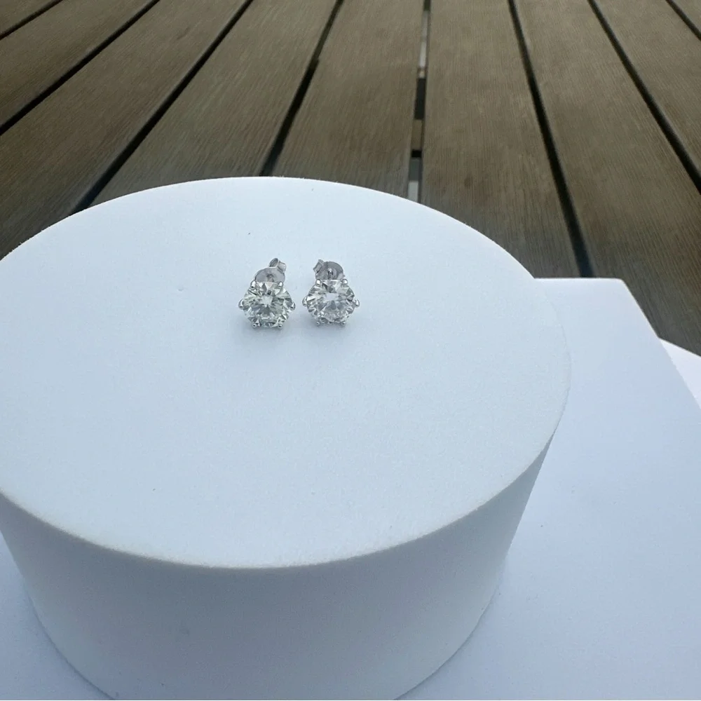 Moissanite Round Earrings 2CT with Blue Pouch